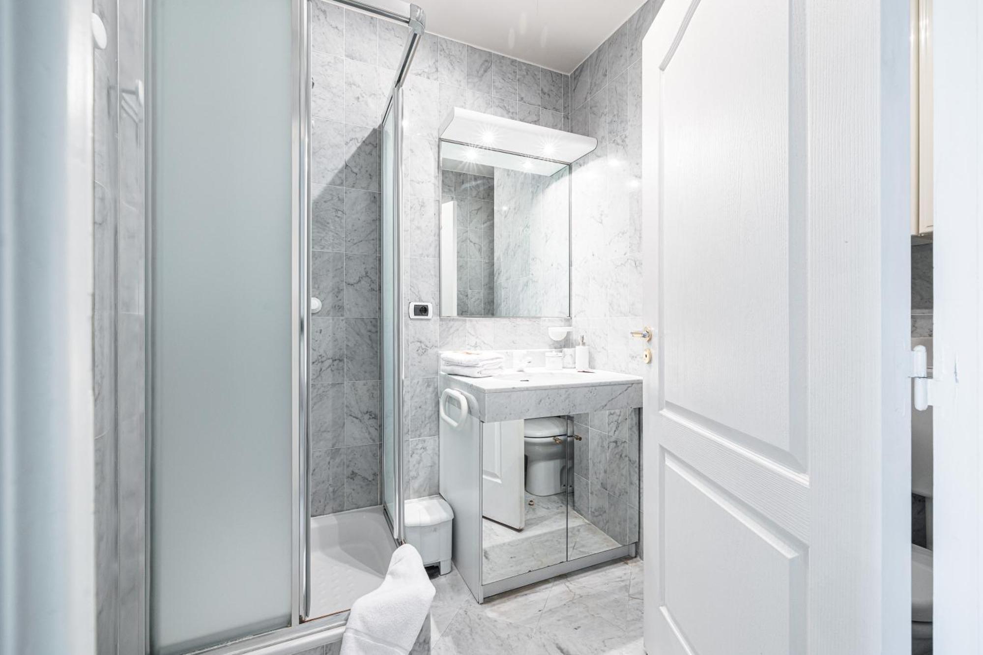 Victoria Bergamote Attic - Happy Rentals Menton Exteriér fotografie