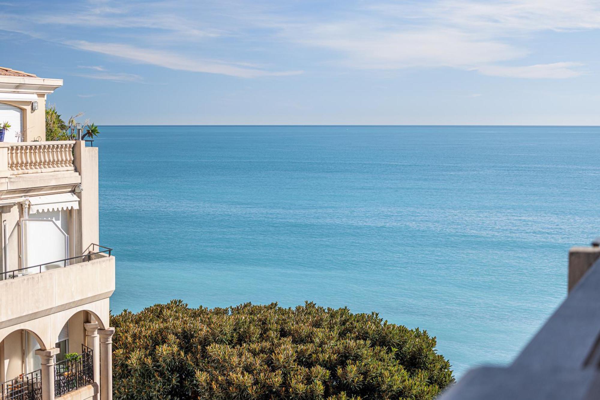 Victoria Bergamote Attic - Happy Rentals Menton Exteriér fotografie